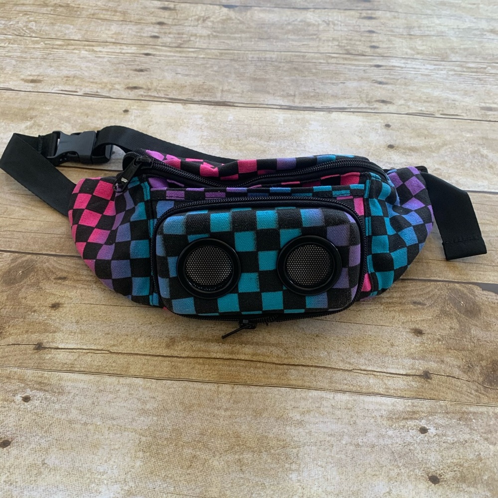 Fanny Pack w Speaker 🔊🎶
